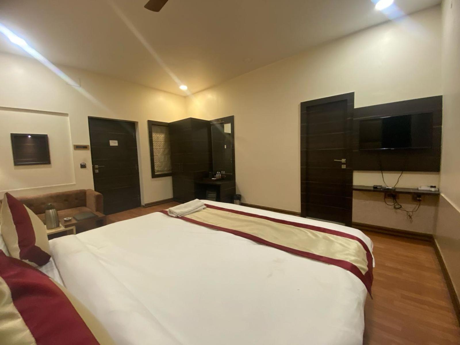 Hotel New Grand Deoghar Ngoại thất bức ảnh